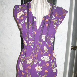 COLLECTIVE CONCEPTS TOP PURPLE FLORAL SIZE M NEVER WORN POLYESTER